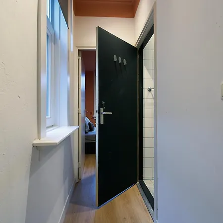 Central Apartment Above Lively Bar In Busy Street 2