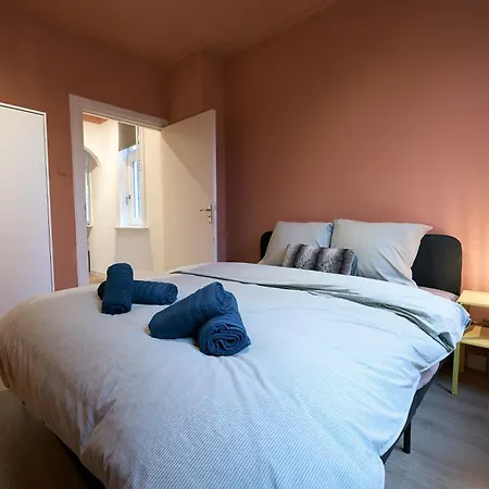 Central Apartment Above Lively Bar In Busy Street 2 Eindhoven