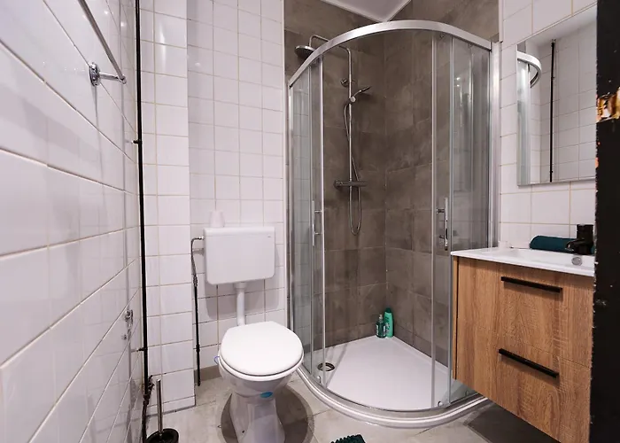 Appartement Above Lively Bar In Busy Street 2 Eindhoven